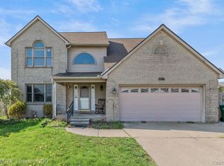 18377 Huron River Dr, Brownstown, MI 48173