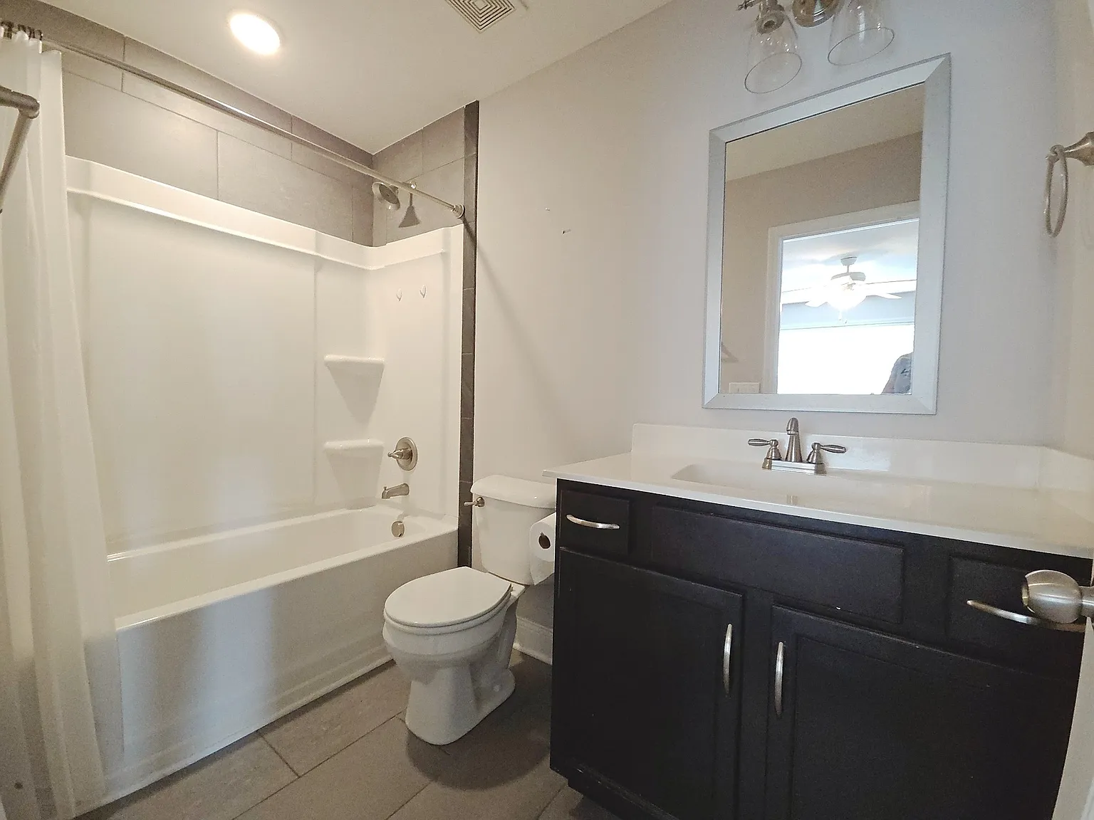 4 bed, 2560 sqft, $2,700 — Photo 3