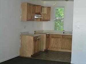5th image of 2069 Wilmot St