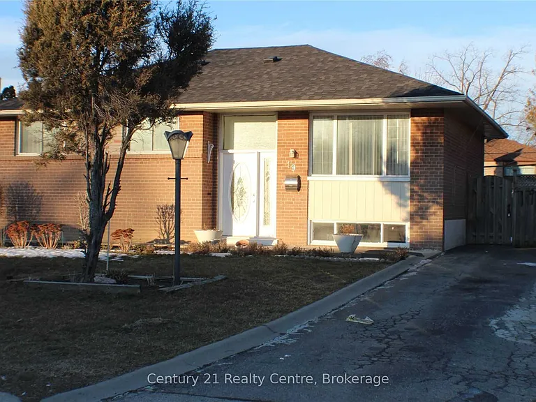 19 Athlone Ave #UPPER LVL — Photo 1