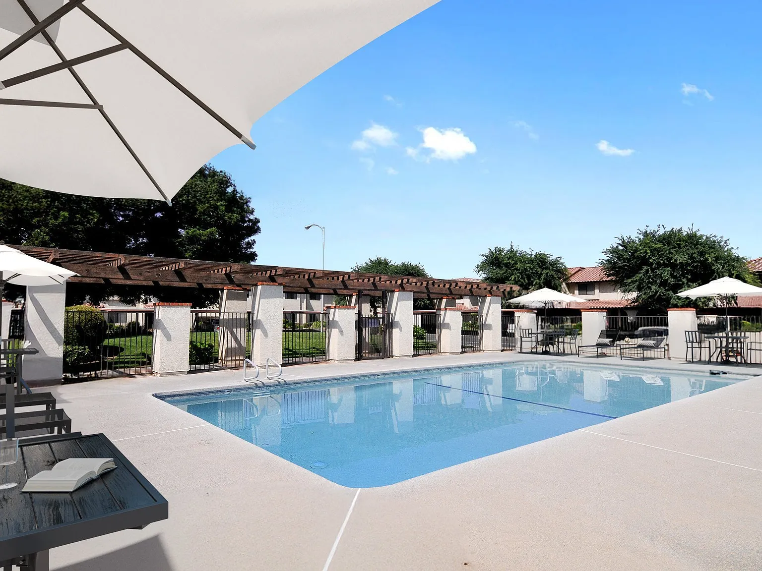 Riverwoods Apartments — Photo 1