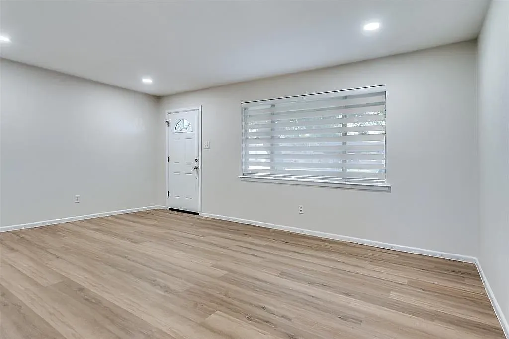 3 bed, 1465 sqft, $2,100 — Photo 1