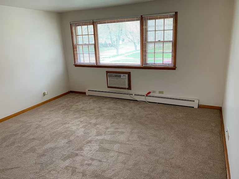 2414 Douglas St — Photo 4