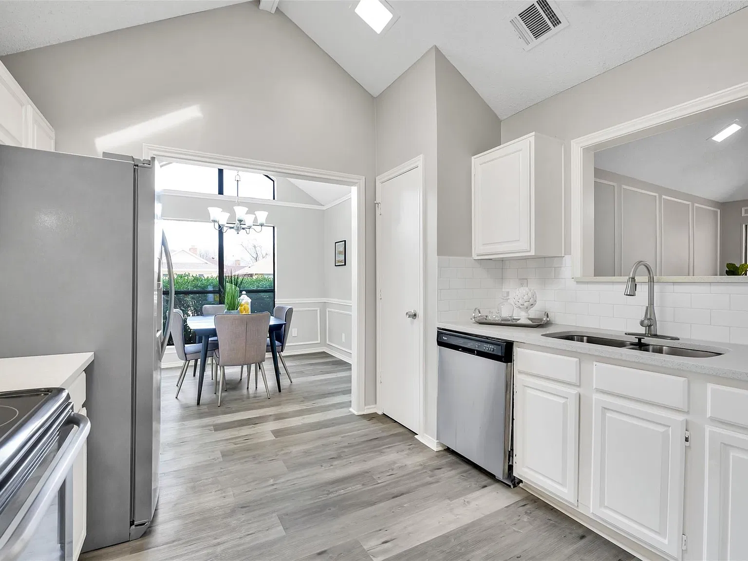 2 bed, 1229 sqft, $2,200 — Photo 3