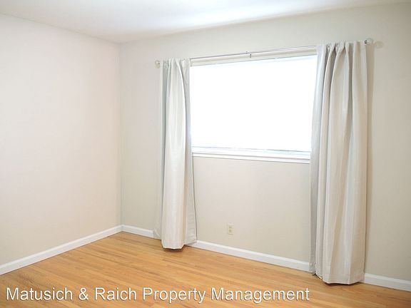 5th image of 1570 Hallbrook Dr