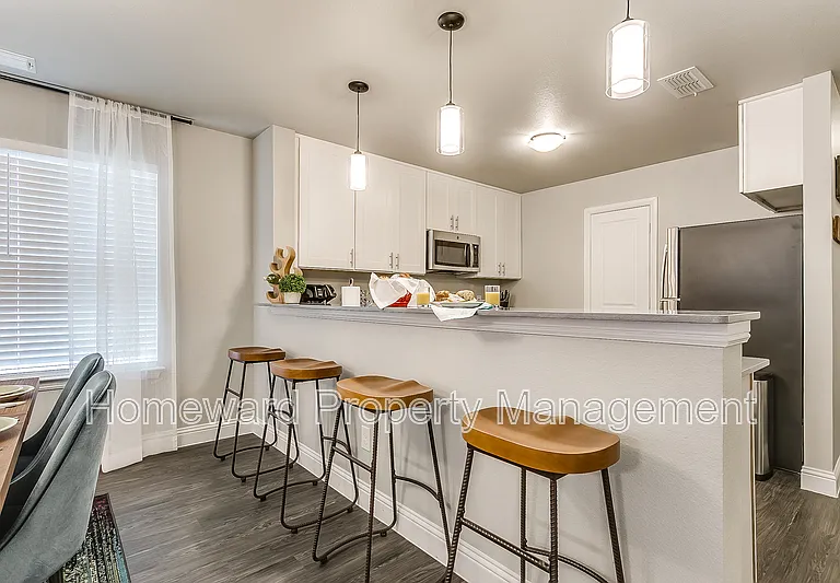 829 Juno Ln — Photo 10