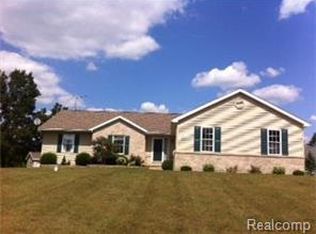 7100 Manor Ln, Fowlerville, MI 48836