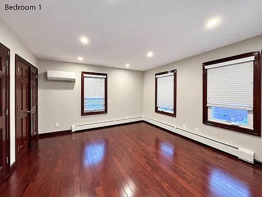 Bedroom, photo 1