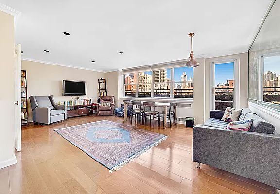 2nd image of 239 E 79th St APT 17C