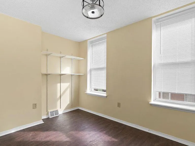 2752 N Darien St — Photo 11