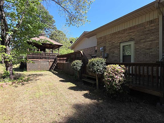 3rd image of 607 Old Post Rd