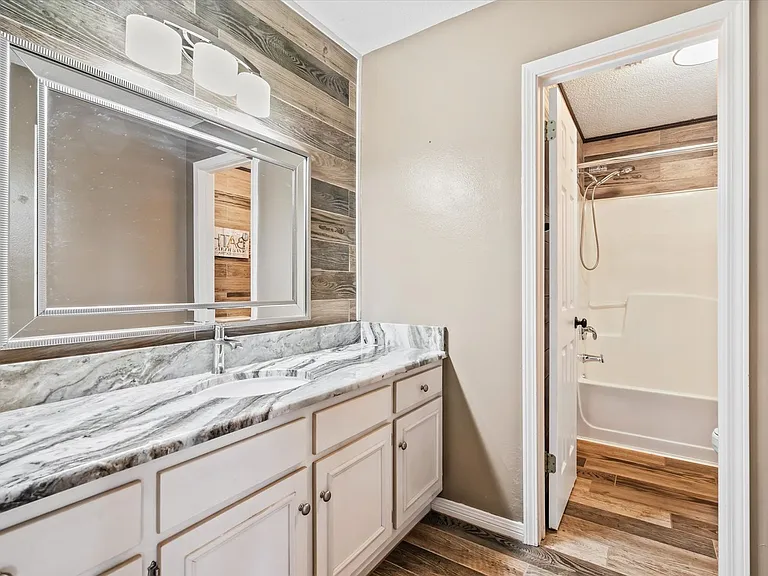 3709 Seleste Dr — Photo 16