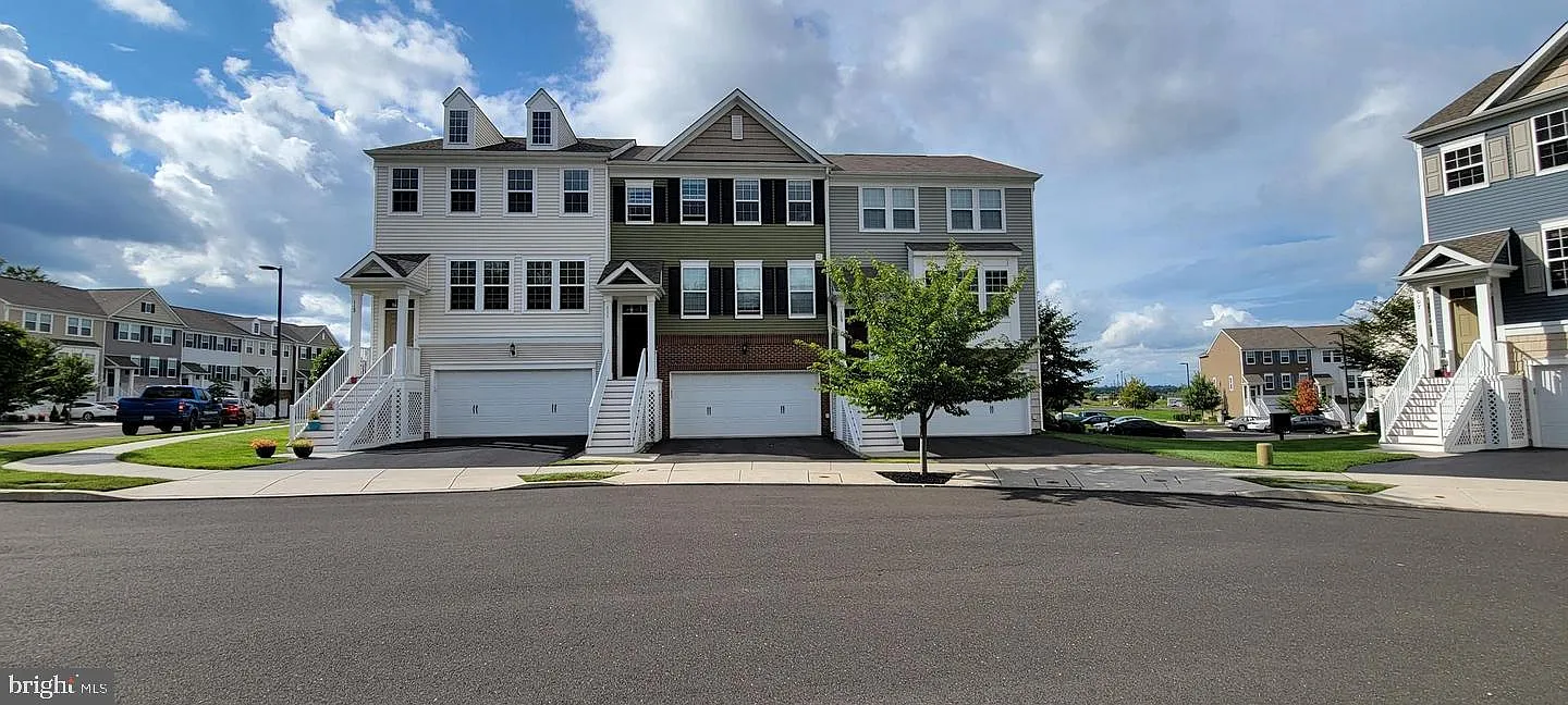 3 bed, 4.0 bath, 2231 sqft, $3,500 — Photo 1