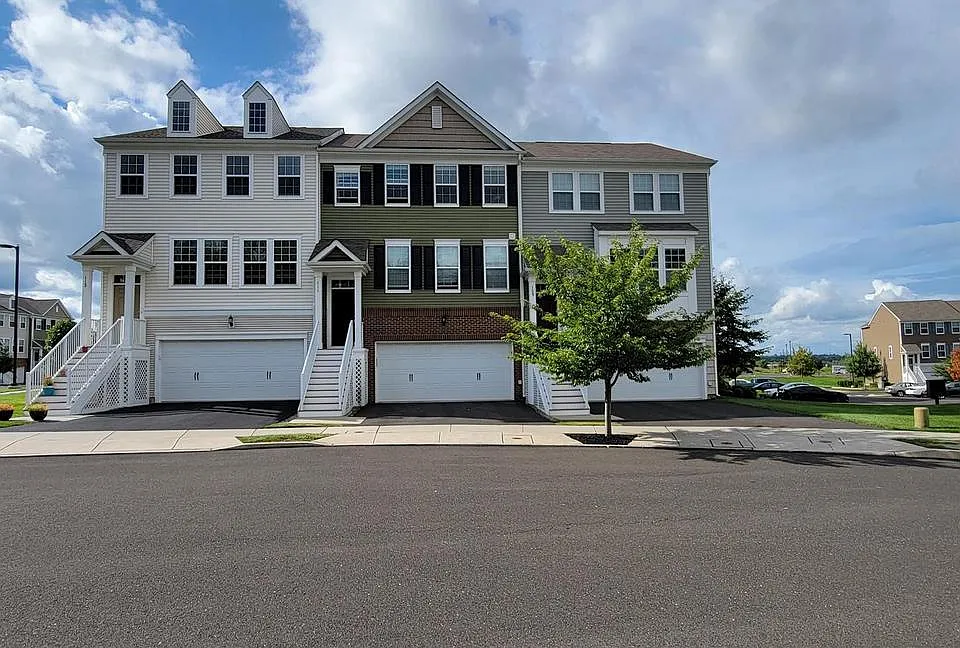 111 Admiral Ln