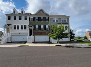 111 Admiral Ln, Warrington, PA 18976