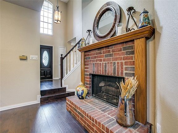 3rd image of 1309 Greenleaf Cir