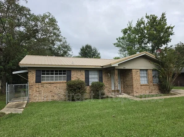 2014 Woodbury Dr, Cantonment, FL 32533