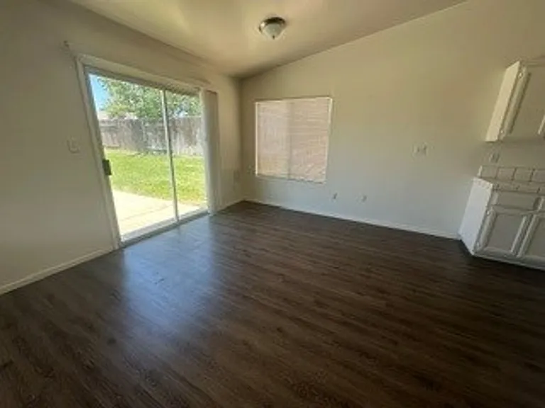 3253 Floral Meadow Dr — Photo 5