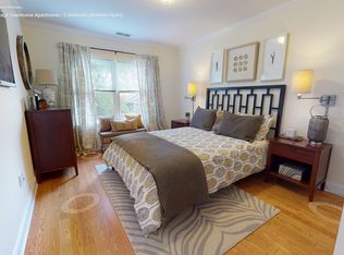 180-181 Thornton Rd #1, Chestnut Hill, MA 02467