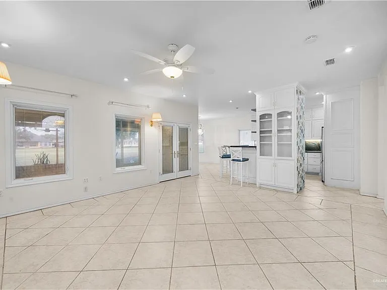 3321 E Clubhouse Dr — Photo 4