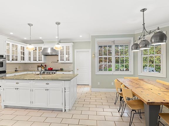 4th image of 9 Southampton Hills Ct