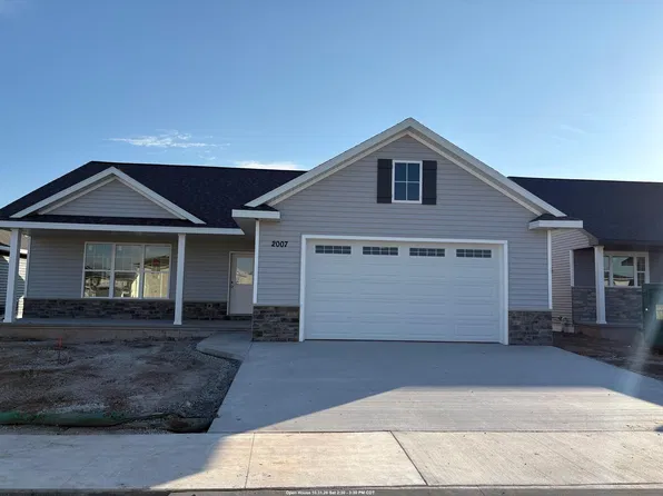 2007 E Golden Gate Dr, Appleton, WI 54913