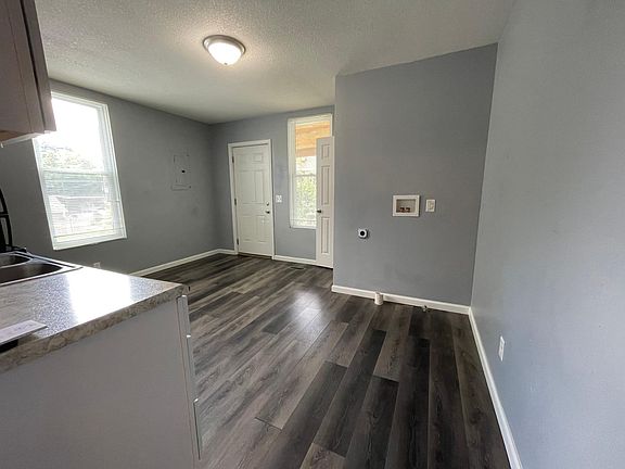 4th image of 2320 Sylvanie St #2320