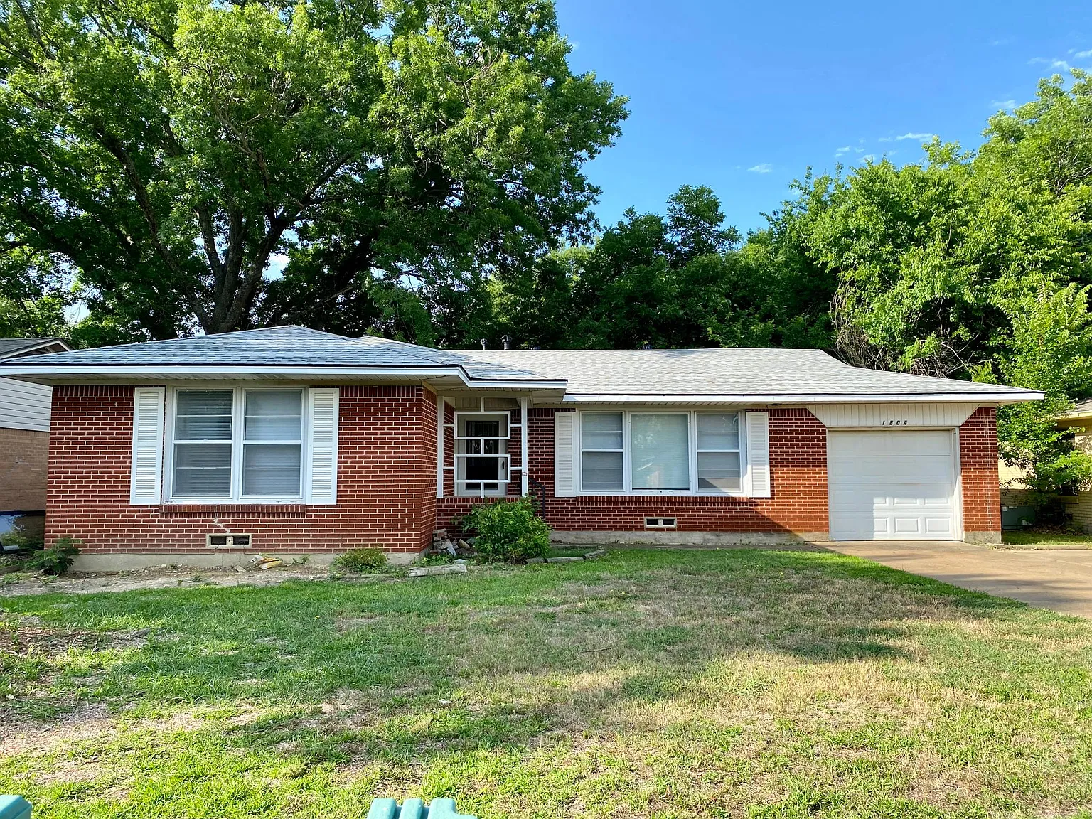 3 bed, 1.5 bath, 1211 sqft, $1,495 — Photo 1