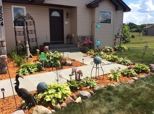 2554 Davis St S, Cambridge, MN 55008