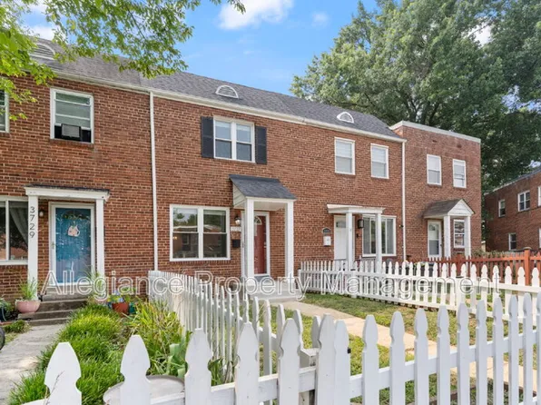 3727 Mark Dr, Alexandria, VA 22305