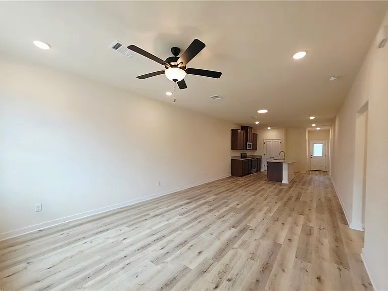 142 E Martin Luther King Dr — Photo 2
