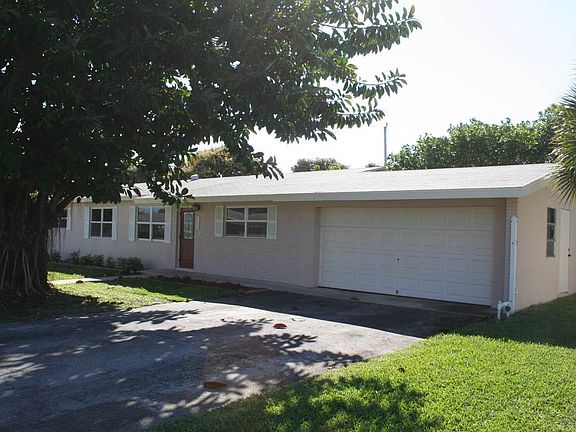 2nd image of 722 W Kalmia Dr