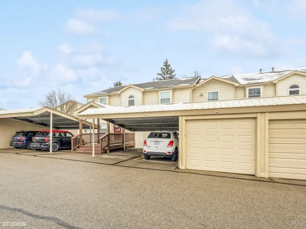 4990 Oak Hill Dr #59, Waterford, MI 48329