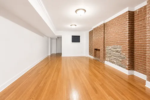 321 E 10th St #1E Photo 1