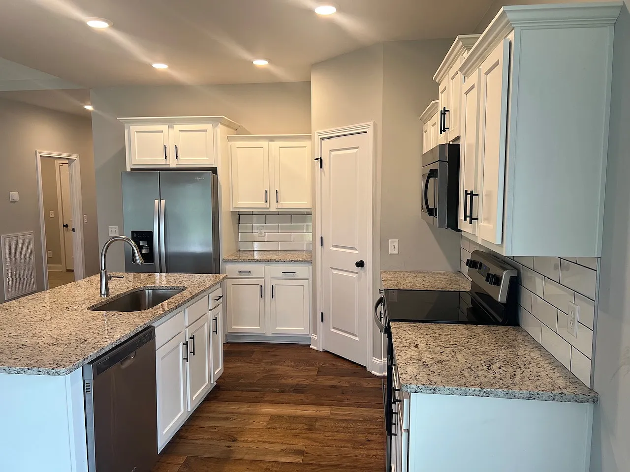 3 bed, 1580 sqft, $2,100 — Photo 2