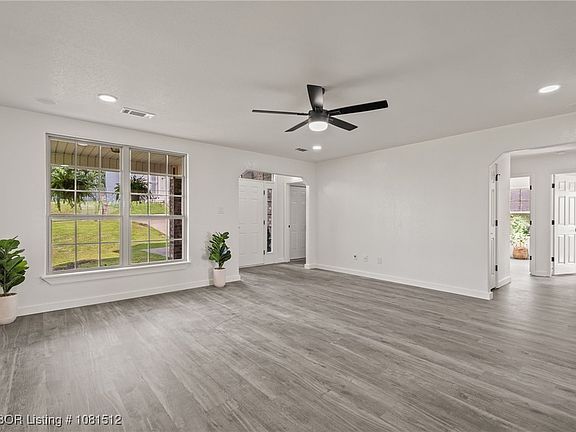 4th image of 2211 Park Ave