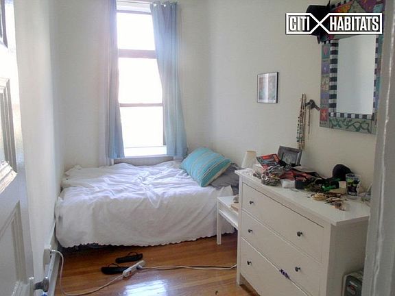 3rd image of 226 W 79th St APT 3F