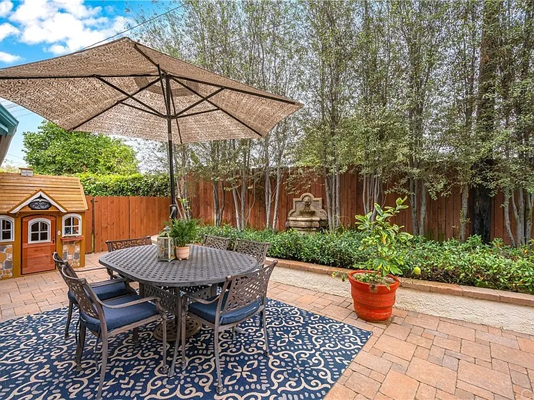 1337 Vuelta Grande Ave — Photo 29
