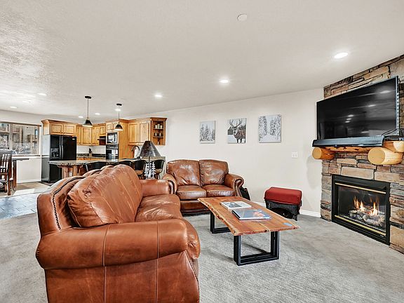 4th image of 3521 N Fox Run Dr #811-1