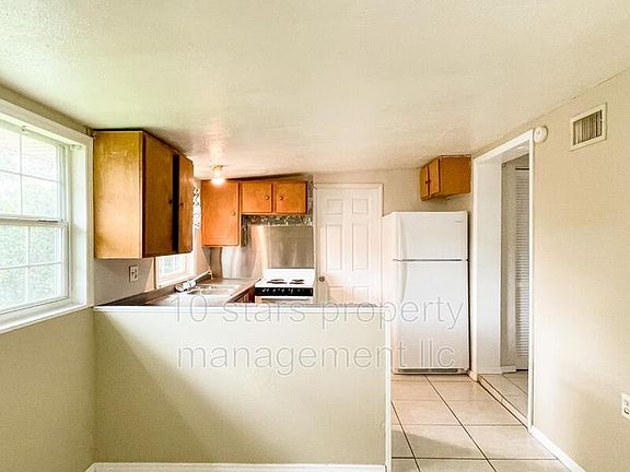 3rd image of 3138 Oaklawn Ave #1/2
