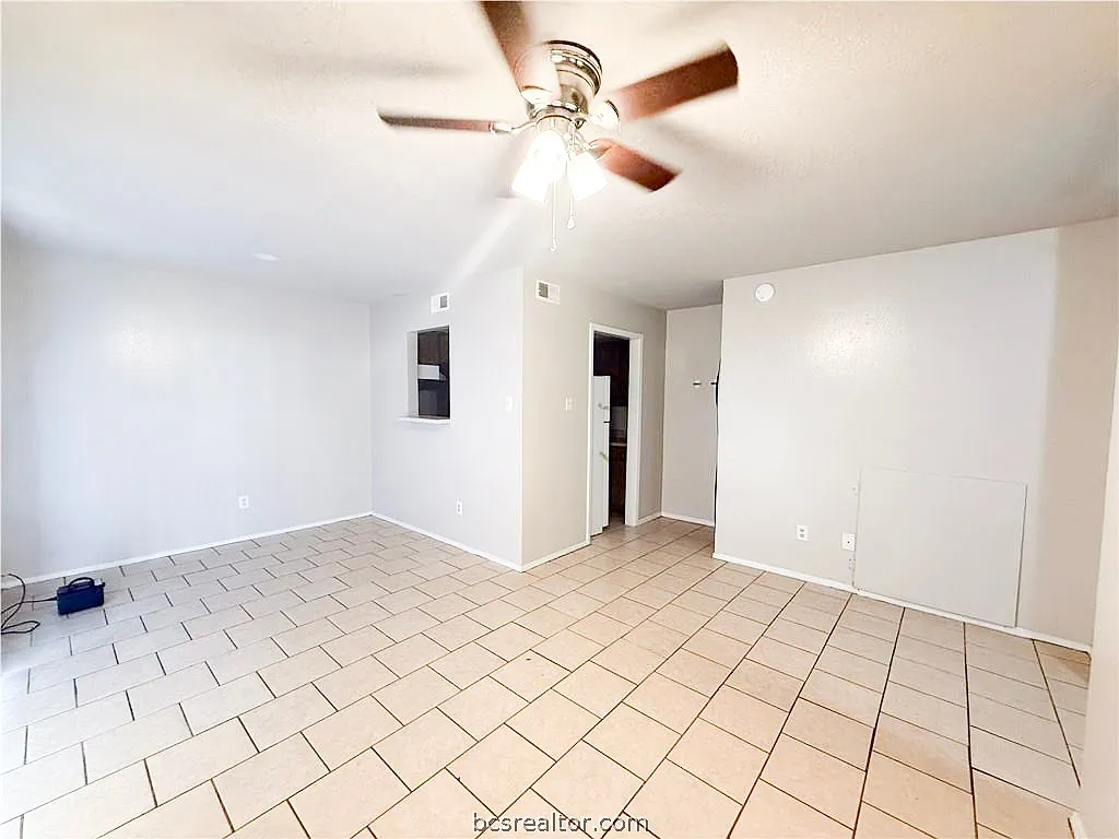 2 bed, 770 sqft, $875 — Photo 3