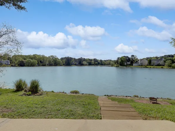 512 N Waters Edge Dr, Durham, NC 27703