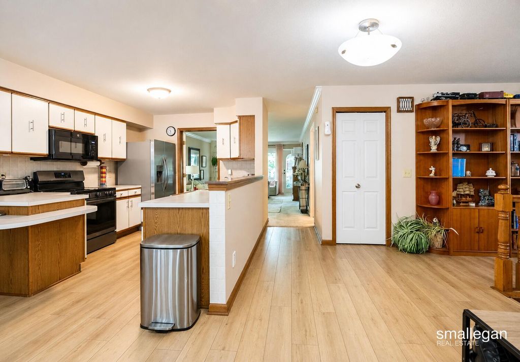 Apartment in Grandville, Kent - View 3
