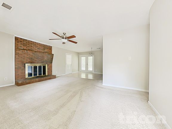 3rd image of 3959 Grove Trl