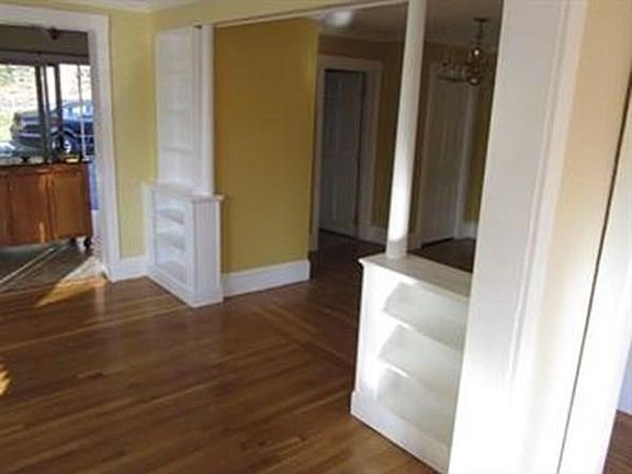 4th image of 124 Neck St Unit 124