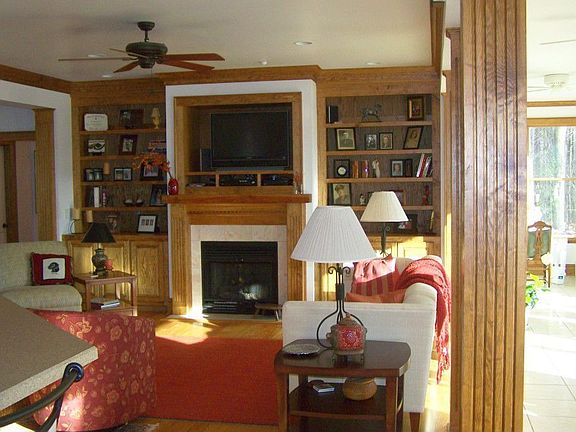 LR w/ FP & bookshelves