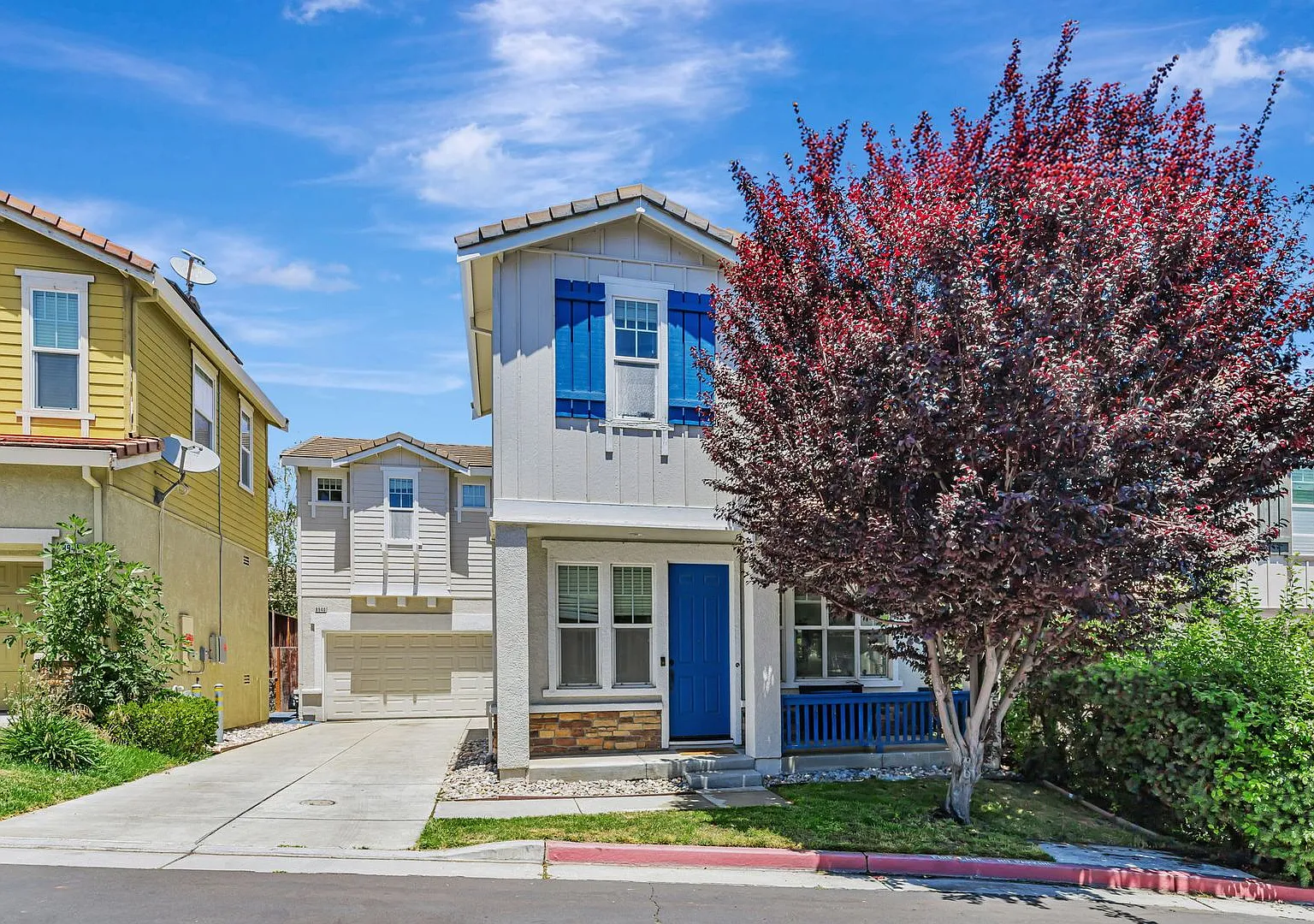 $4495 - Modern and Comfortable 4 Br/3 Ba home in the quiet Foothills of West Gilroy — Photo 1