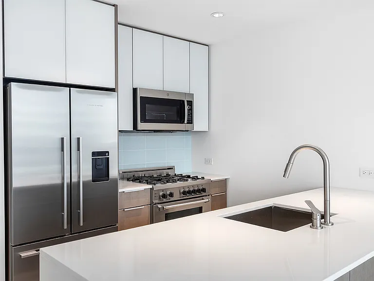 242 W 53rd St #47D — Photo 6