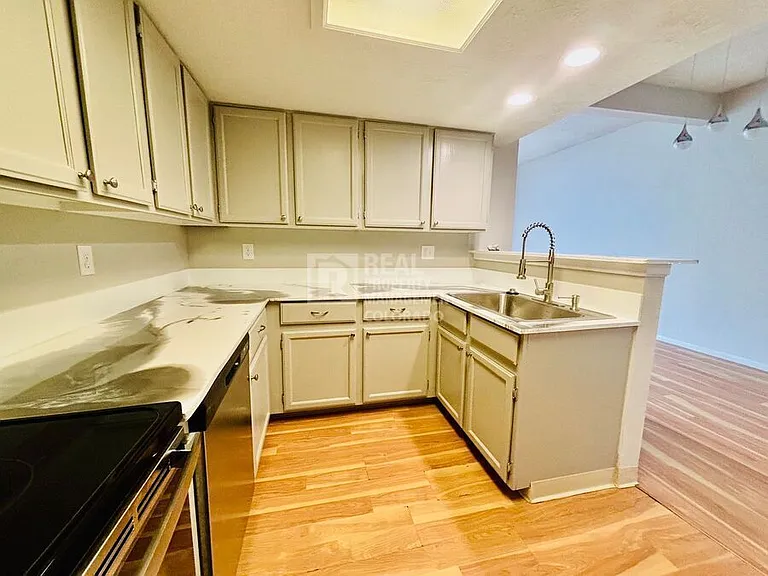 8134 N Gray Ct #506 — Photo 5
