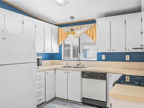 4th image of 7635 Blackhawk Rd